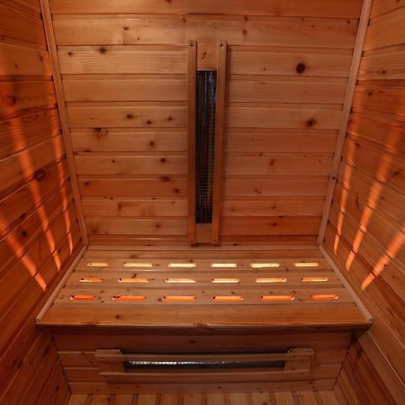 Studio-Apartment Val: Luxury Spa Retreat with Private Jacuzzi Slavonski Brod Exterior photo