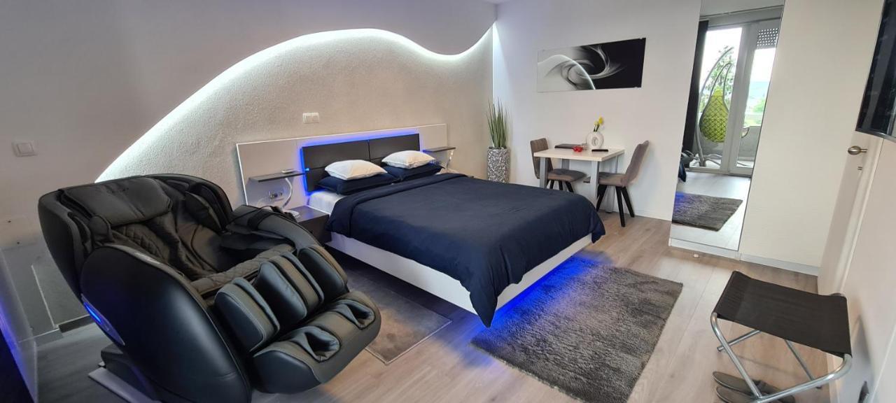 Studio-Apartment Val: Luxury Spa Retreat with Private Jacuzzi Slavonski Brod Exterior photo