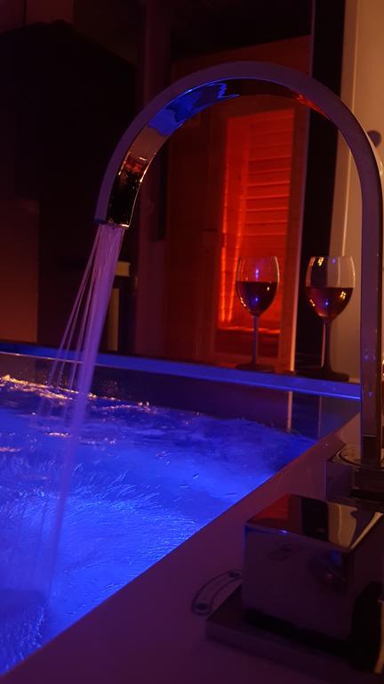 Studio-Apartment Val: Luxury Spa Retreat with Private Jacuzzi Slavonski Brod Exterior photo