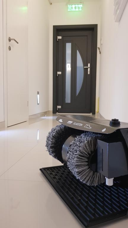 Studio-Apartment Val: Luxury Spa Retreat with Private Jacuzzi Slavonski Brod Exterior photo